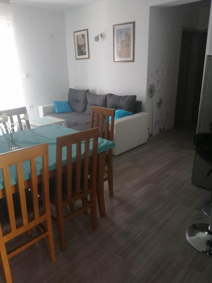 Apartman Dora Apartment พาก ภายนอก รูปภาพ