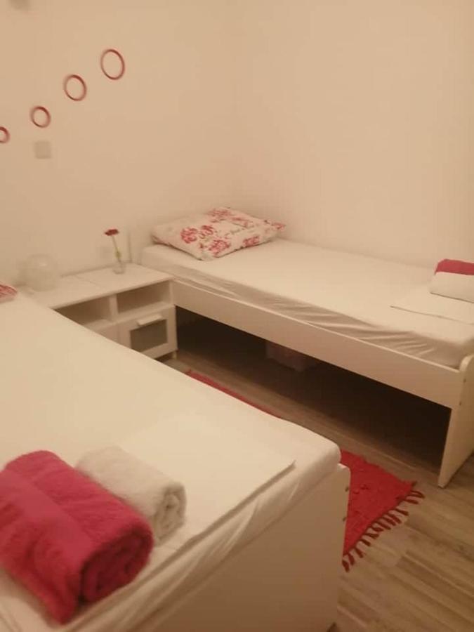 Apartman Dora Apartment พาก ภายนอก รูปภาพ